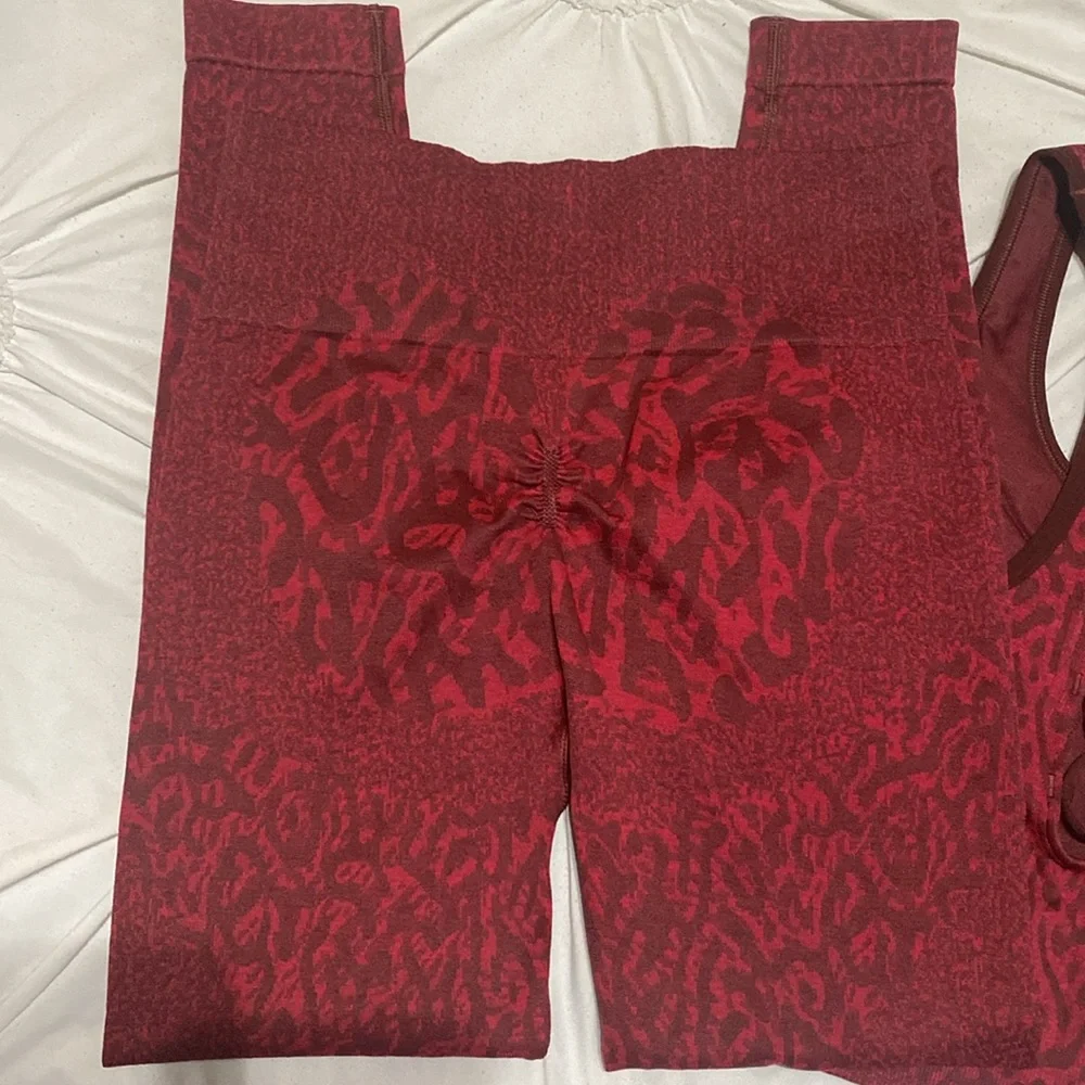 Gymshark Burgundy/Maroon Patterned Sports Bra & Leggings Set